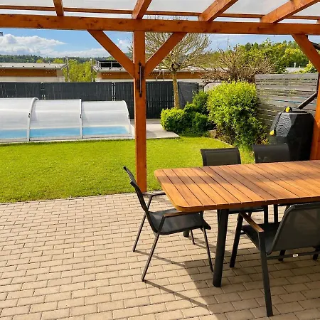 Сasa de vacaciones Domeček S Bazénem V Jizerkách Jablonec nad Nisou